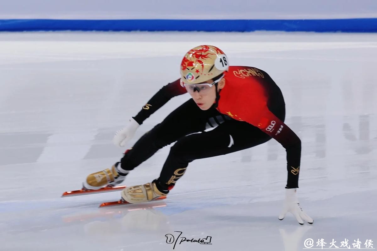 米兰冬奥会｜今日早报：孙龙为中国队添银，范可新摔倒后坚持完赛