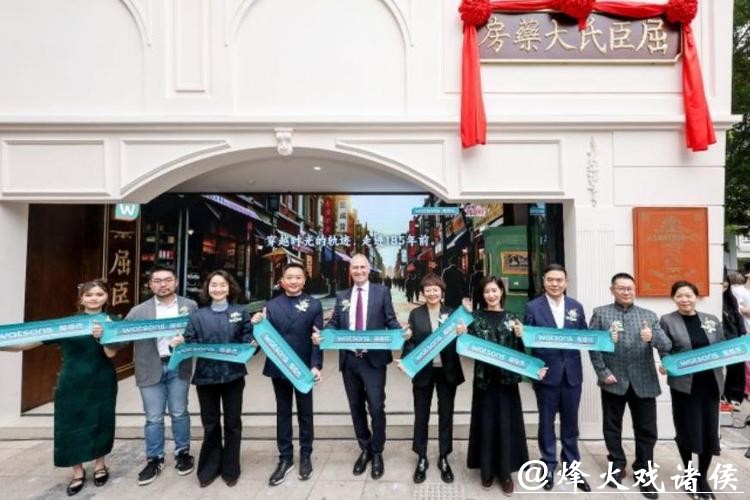 屈臣氏全国首家复古主题快闪店启幕,点燃新春消费热潮 屈臣氏全国首家复古主题快闪店启幕,点燃新春消费热潮