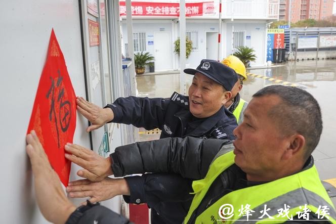 新春走基层｜宝山48万平方米 “超级工地” 不停工，民警春节守岗护平安