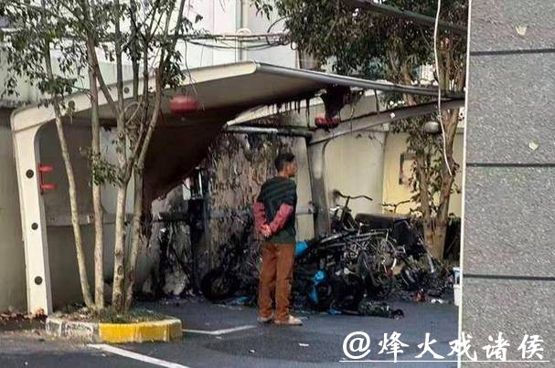 今天下午远洋新村小区非机动车停车区域起火 多辆非机动车烧毁无人员伤亡